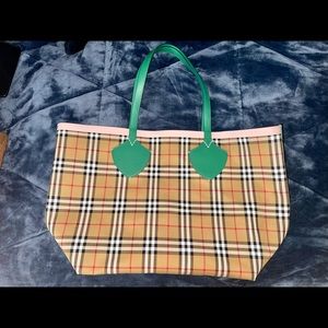AUTHENTIC REVERSIBLE BURBERRY TOTE, NEW NEVER WORN!